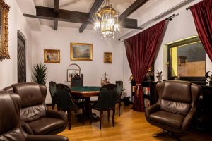 Camera de Black Jack din EkoGroup Vila – rezervă salonul diplomatic pentru întâlniri private, reclame, filmări și videoclipuri